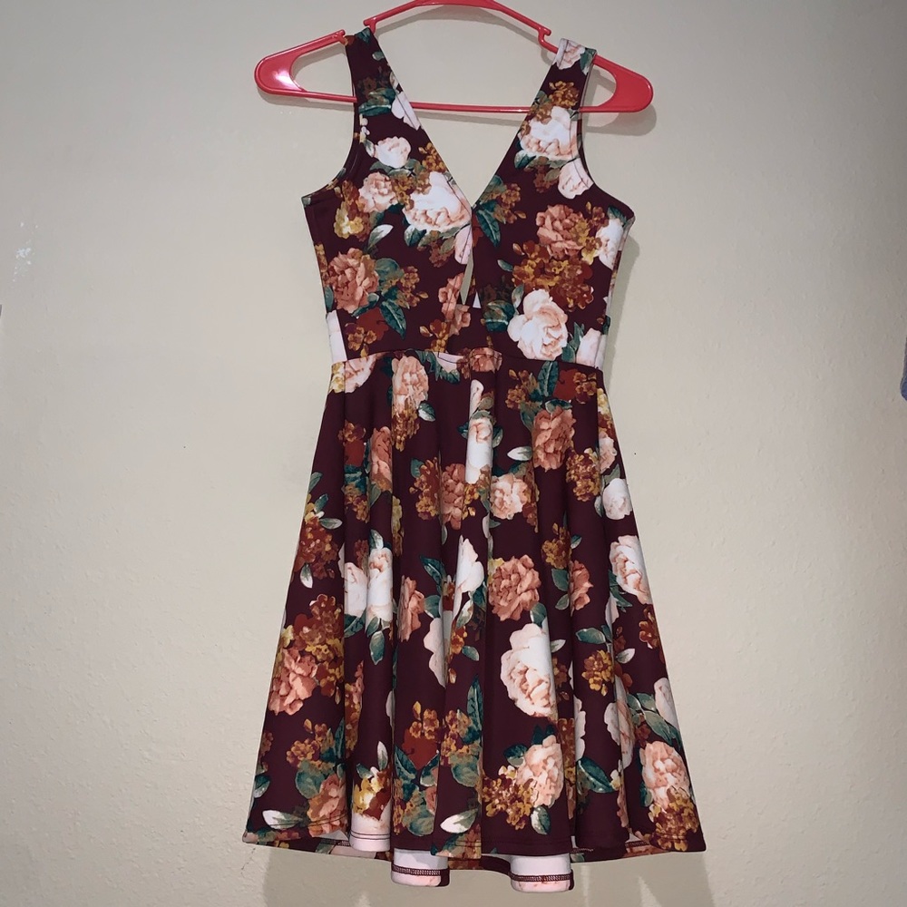 Maroon Floral Dress ♥️